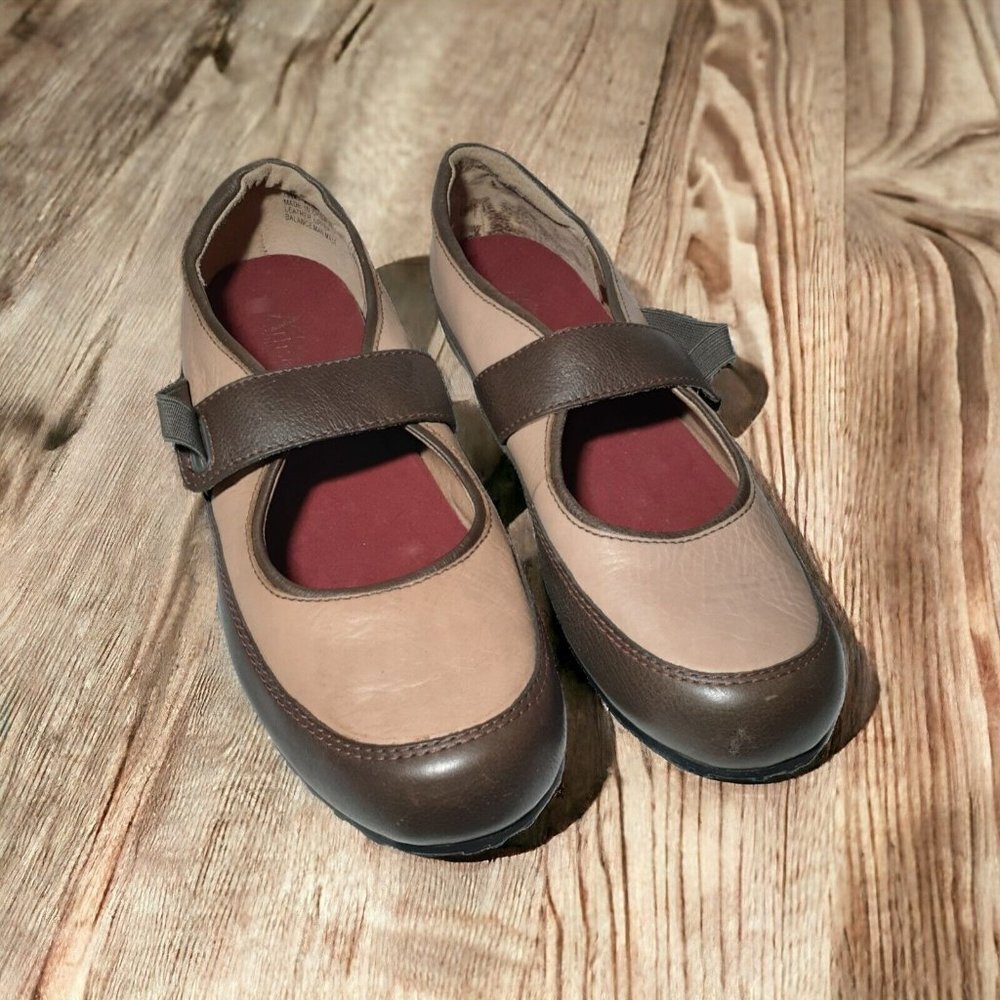 Clarks Artisan Shoes Mary Jane Flats Comfort Shoes Two Tone Tan Brown Leather 9
